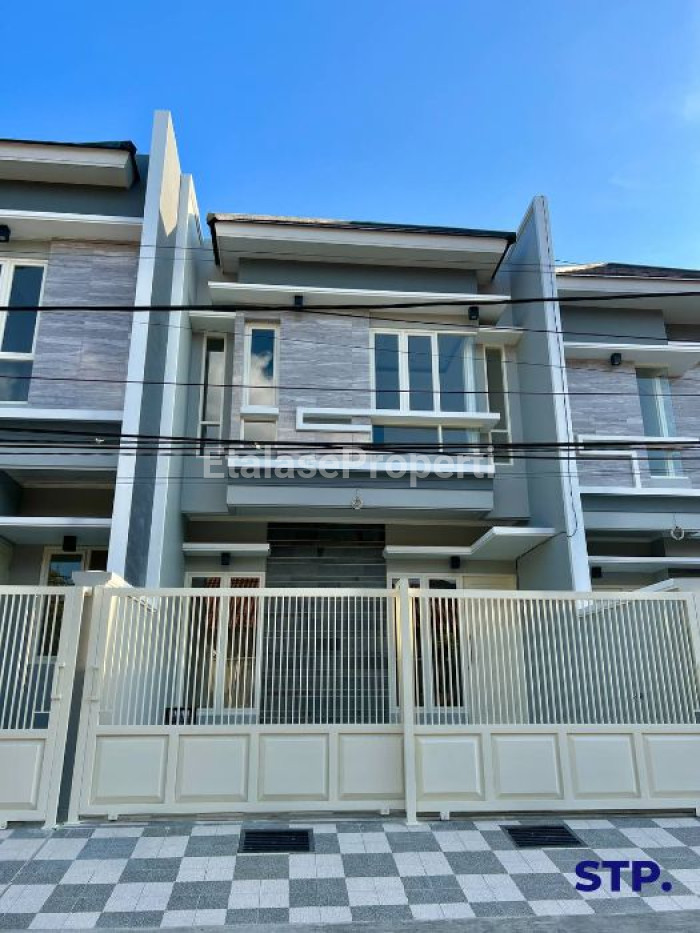 Foto properti Ada 4 Unit, Rumah Modern 2 Lantai Di Jemursari Timur Tipe D 2