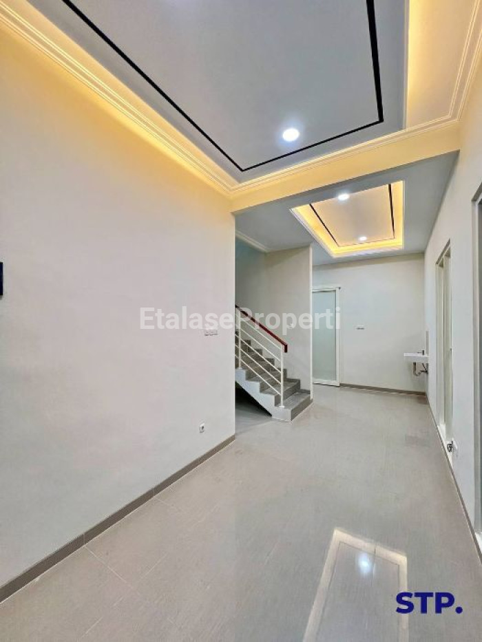 Foto properti Rumah Scandinavian Modern Di Tenggilis Tengah 3