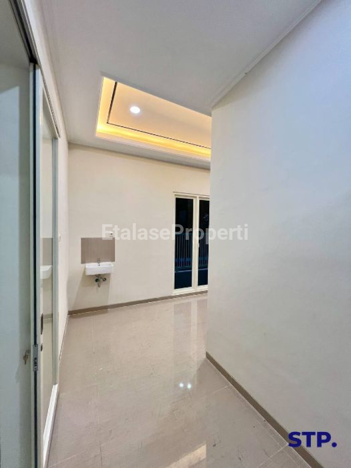 Foto properti Rumah Scandinavian Modern Di Tenggilis Tengah 4
