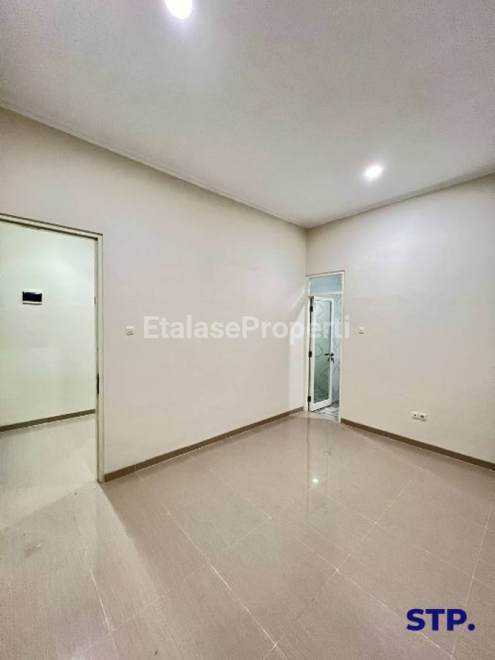 Foto properti Rumah Scandinavian Modern Di Tenggilis Tengah 9