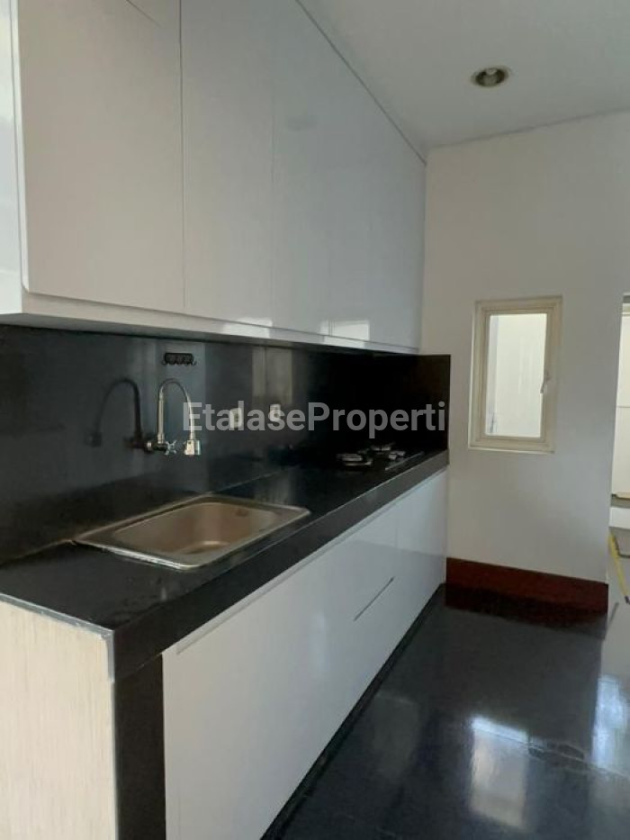Foto properti Dijual/Disewakan Rumah Terawat & Nyaman Forest Mansion Full Furnished+Private Pool 9