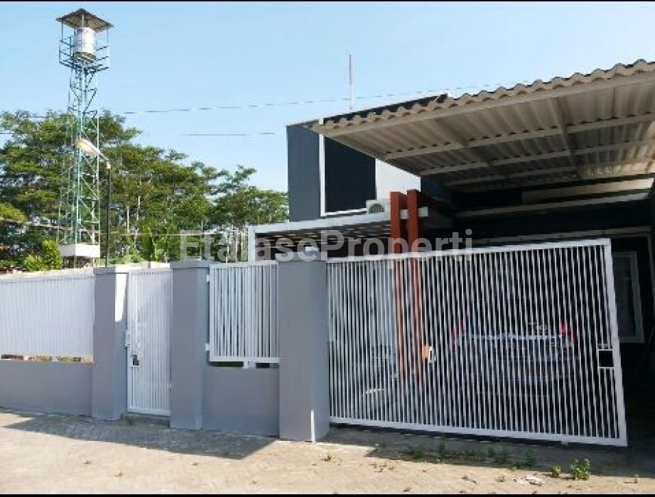 Foto properti Dijual Rumah Hook Di Perumahan Kedungwaru Estate Tulungagung 1