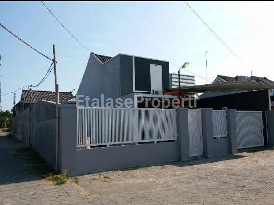 Foto properti Dijual Rumah Hook Di Perumahan Kedungwaru Estate Tulungagung 2