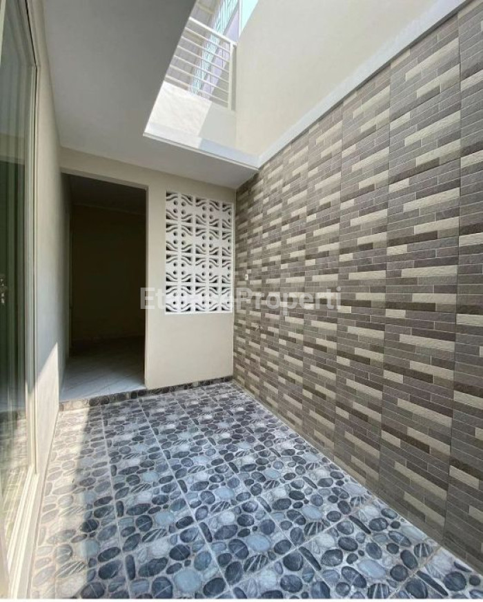Foto properti Rumah Baru 2 Lantai Manyar Tirtomoyo Dekat Sekolah Petra Manyar 7