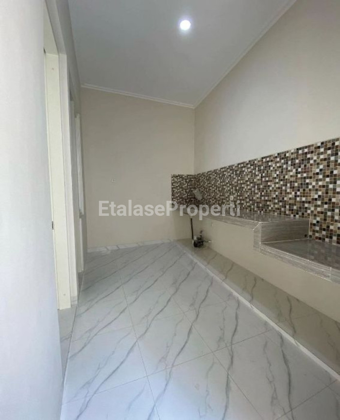 Foto properti Rumah Baru 2 Lantai Manyar Tirtomoyo Dekat Sekolah Petra Manyar 9