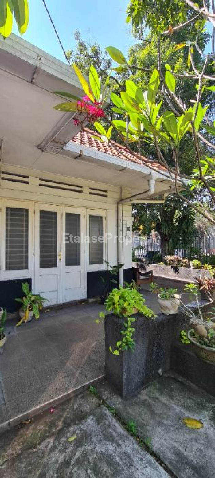 Foto properti *DIJUAL DIBAWAH PASARAN RUMAH STYLE KOLONIAL JALAN AMBENGAN* 1