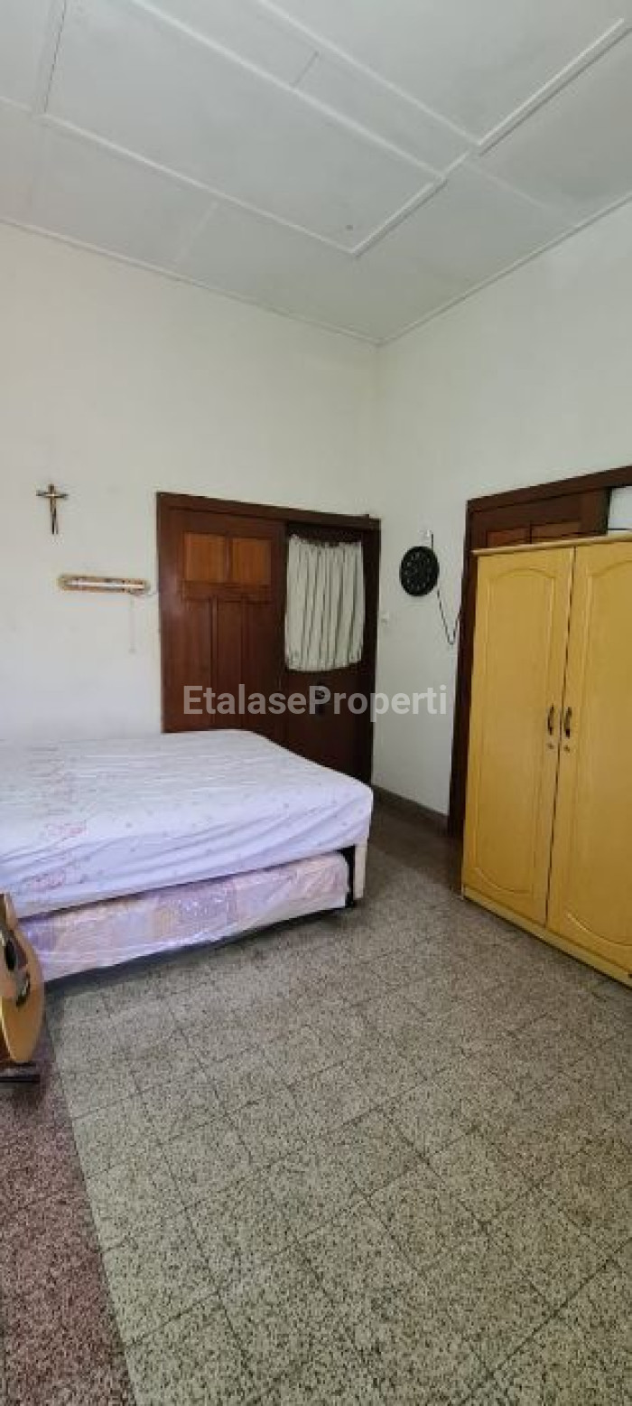 Foto properti *DIJUAL DIBAWAH PASARAN RUMAH STYLE KOLONIAL JALAN AMBENGAN* 3