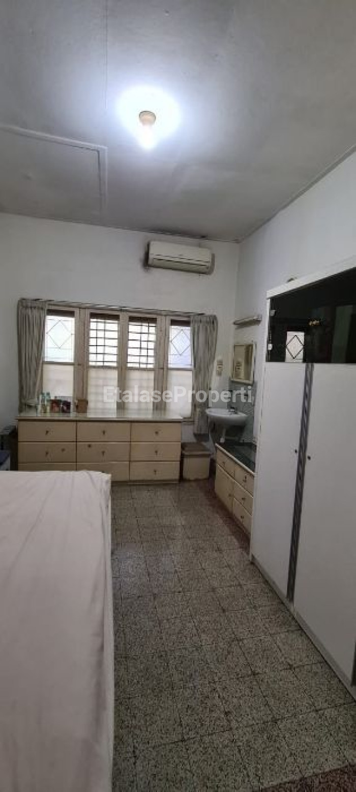 Foto properti *DIJUAL DIBAWAH PASARAN RUMAH STYLE KOLONIAL JALAN AMBENGAN* 4