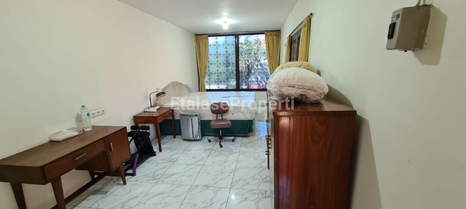 Foto properti *DIJUAL DIBAWAH PASARAN RUMAH STYLE KOLONIAL JALAN AMBENGAN* 5