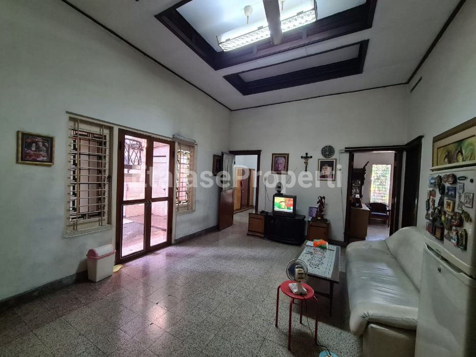 Foto properti *DIJUAL DIBAWAH PASARAN RUMAH STYLE KOLONIAL JALAN AMBENGAN* 8