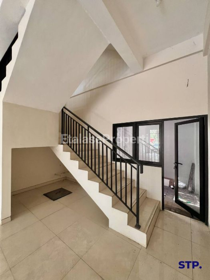 Foto properti Jual, Ruko Mewah 4 Lantai Di Raya MERR 3