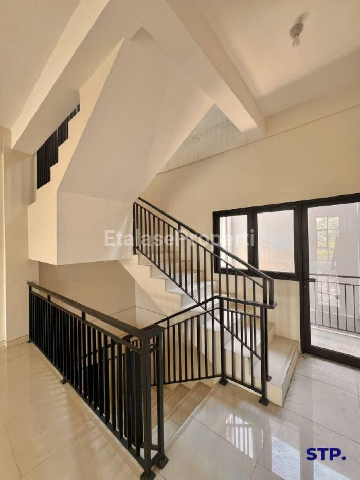 Foto properti Jual, Ruko Mewah 4 Lantai Di Raya MERR 6