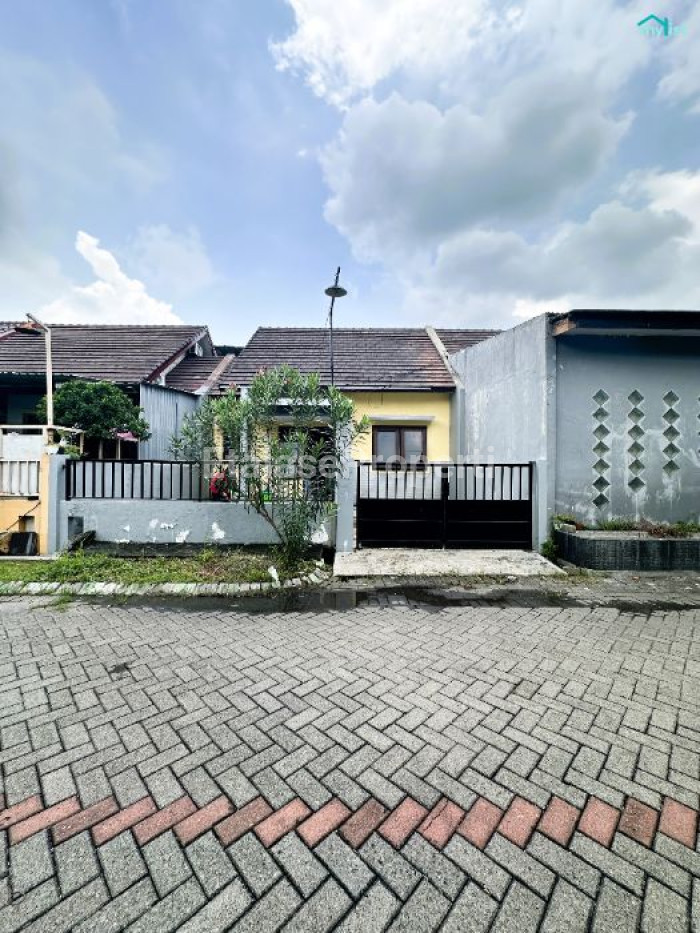 Foto properti Dijual Rumah Griya Babatan Mukti Wiyung Surabaya Barat 1