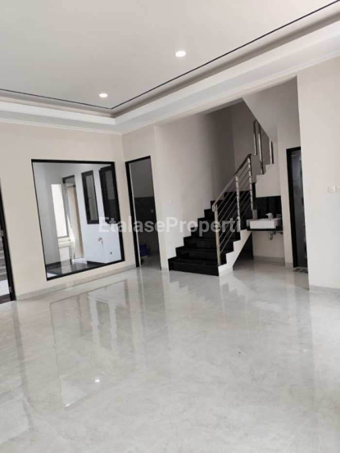 Foto properti Jual Rumah Baru Mulyosari 1