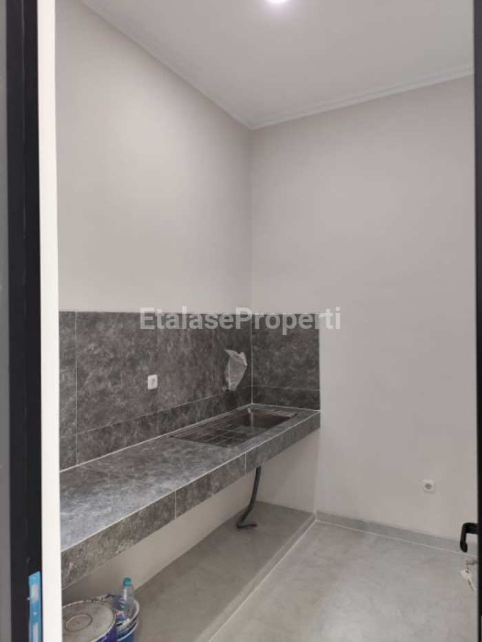 Foto properti Jual Rumah Baru Mulyosari 2
