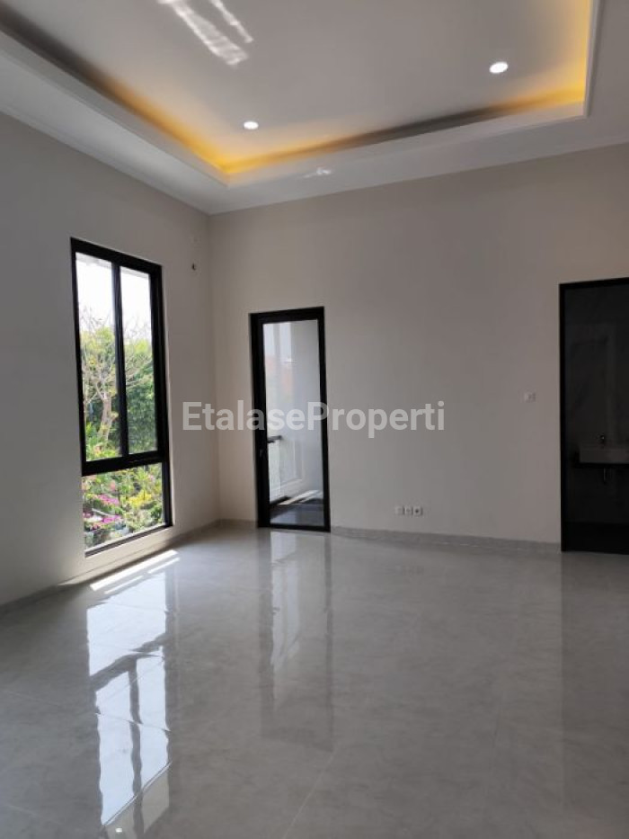 Foto properti Jual Rumah Baru Mulyosari 6