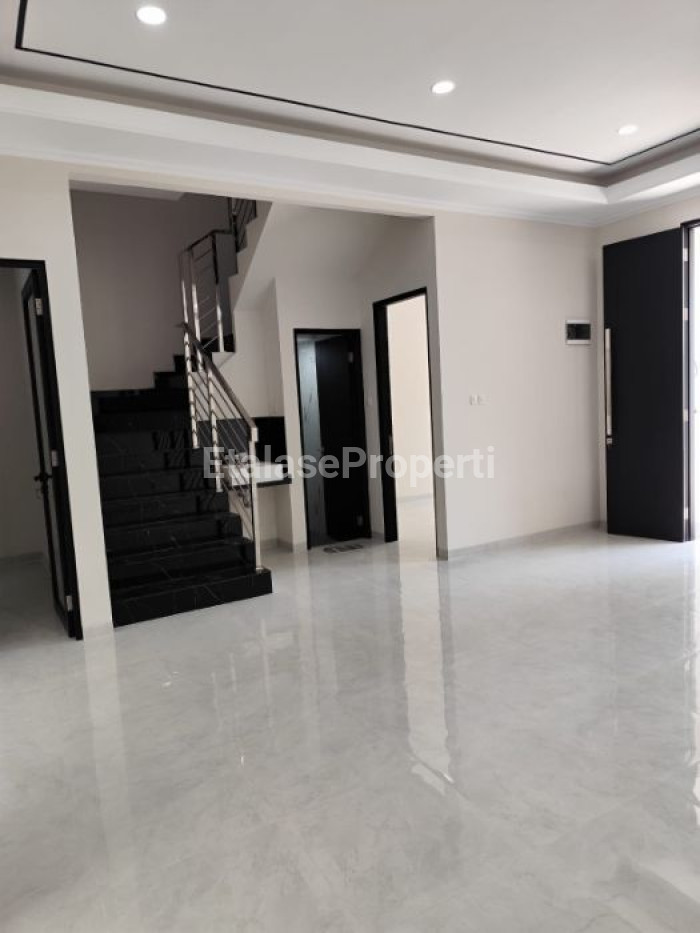 Foto properti Jual Rumah Baru Mulyosari 8