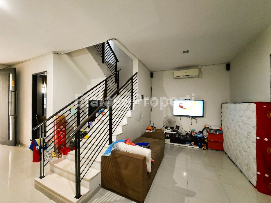 Foto properti JUAL CEPAT! Rumah Pantai Mentari 2 Lantai Di Jalan Utama Cluster 7