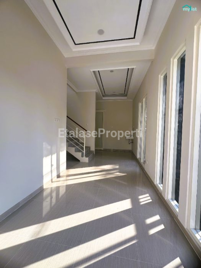 Foto properti Rumah Baru Gress 2 Lt Model Scandinavian Tenggilis Tengah Dekat Raya Prapen Dan Jemursari 2