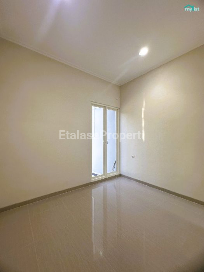 Foto properti Rumah Baru Gress 2 Lt Model Scandinavian Tenggilis Tengah Dekat Raya Prapen Dan Jemursari 5