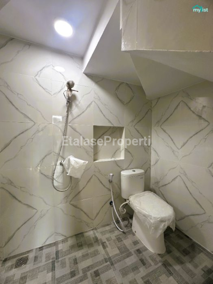 Foto properti Rumah Baru Gress 2 Lt Model Scandinavian Tenggilis Tengah Dekat Raya Prapen Dan Jemursari 6