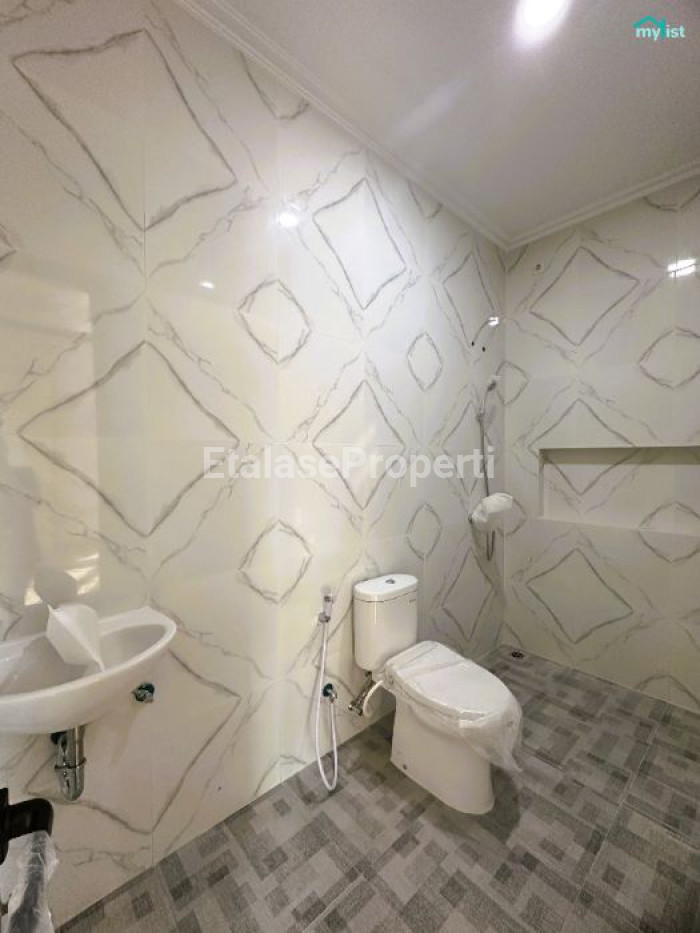 Foto properti Rumah Baru Gress 2 Lt Model Scandinavian Tenggilis Tengah Dekat Raya Prapen Dan Jemursari 7