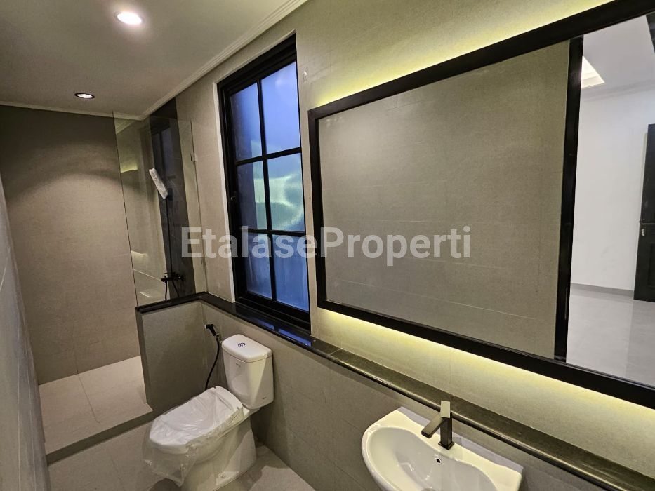 Foto properti Dijual Rumah Baru Gress 2 Lantai Hook Rungkut Asri Siap Huni 4