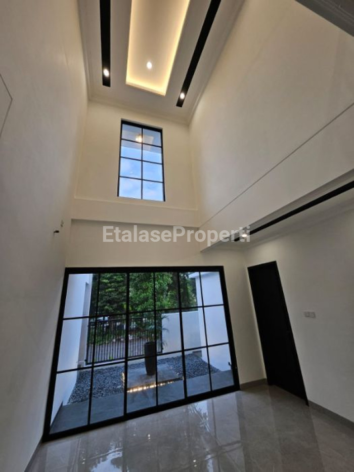 Foto properti Dijual Rumah Baru Gress 2 Lantai Hook Rungkut Asri Siap Huni 7