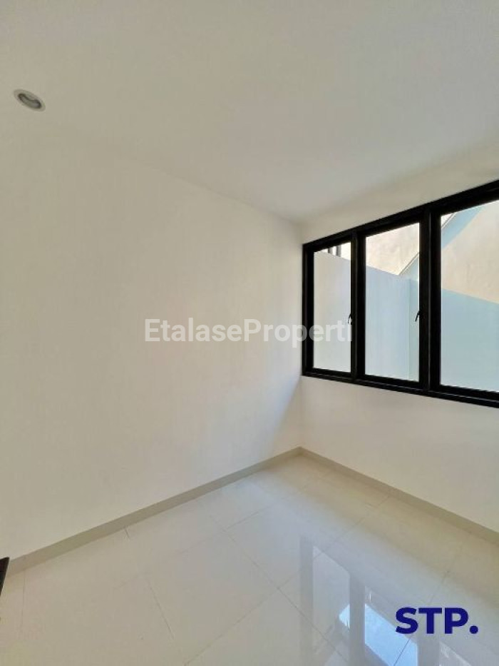 Foto properti 2 Master Bedroom! Rumah Pondok Tjandra Cluster Jeruk 6