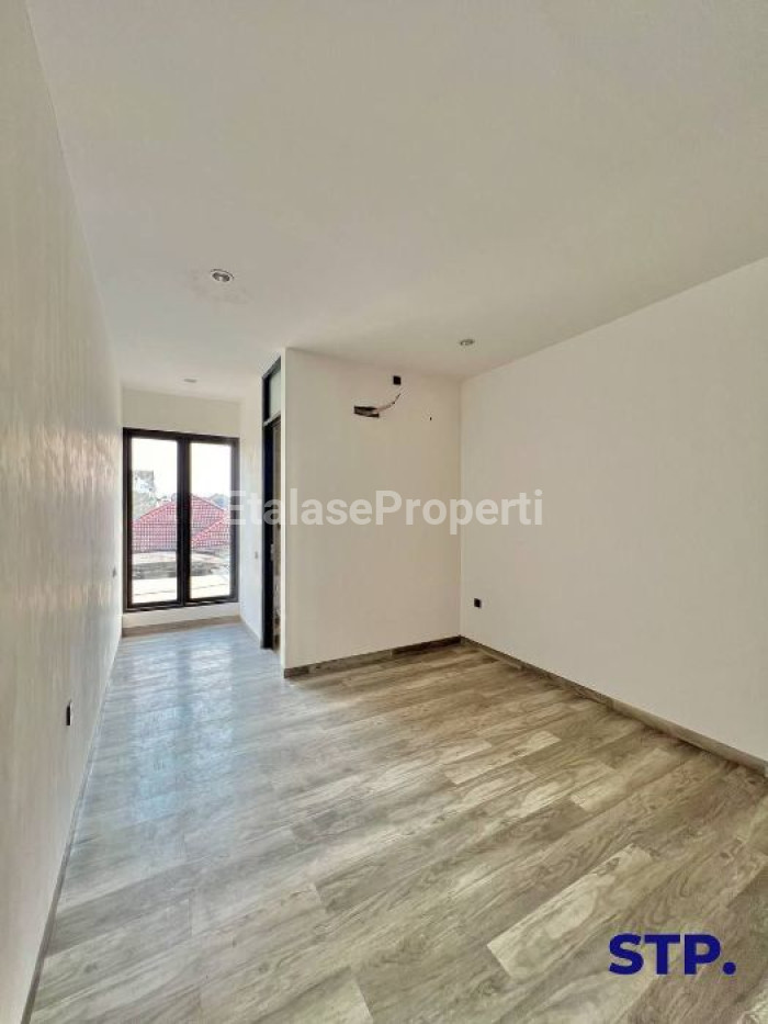 Foto properti 2 Master Bedroom! Rumah Pondok Tjandra Cluster Jeruk 7