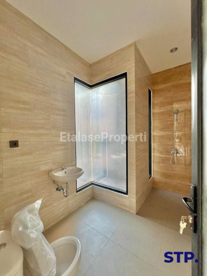 Foto properti 2 Master Bedroom! Rumah Pondok Tjandra Cluster Jeruk 9