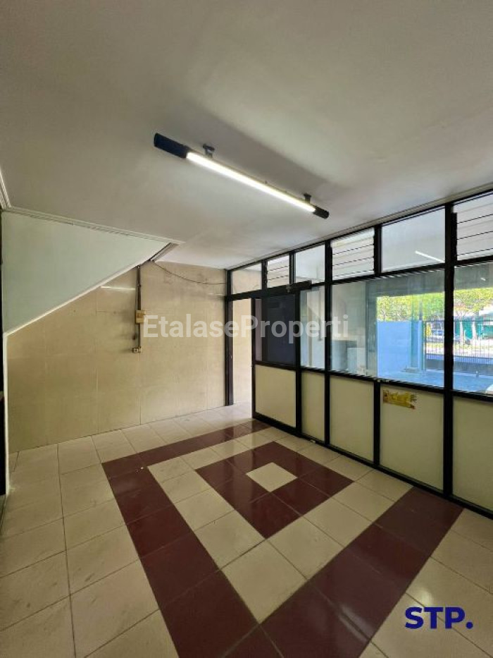 Foto properti Jual Ruko 4 Lantai Di Pucang Anom Timur 2