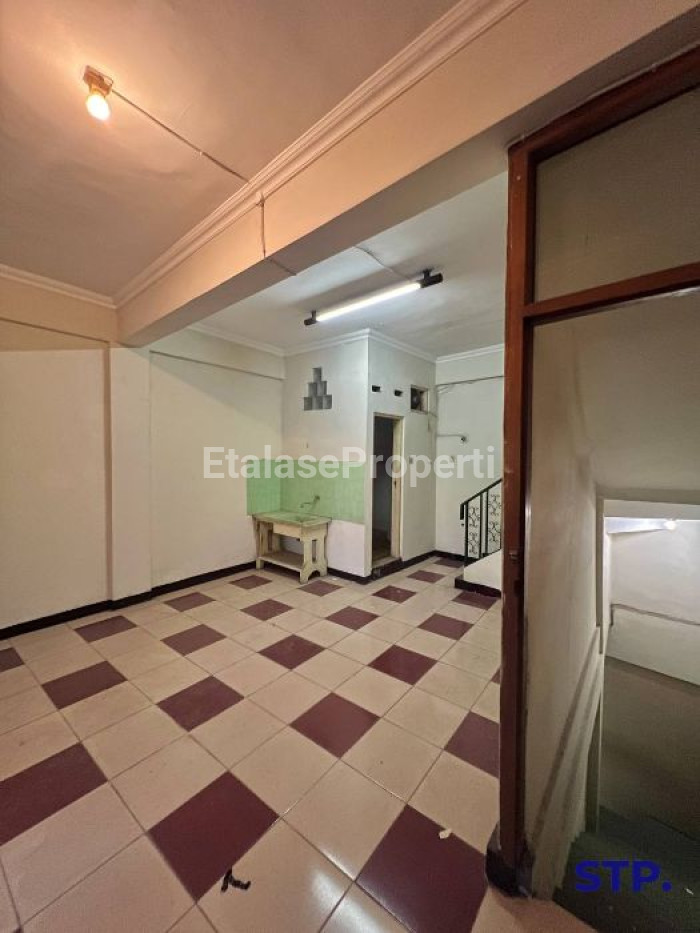 Foto properti Jual Ruko 4 Lantai Di Pucang Anom Timur 9