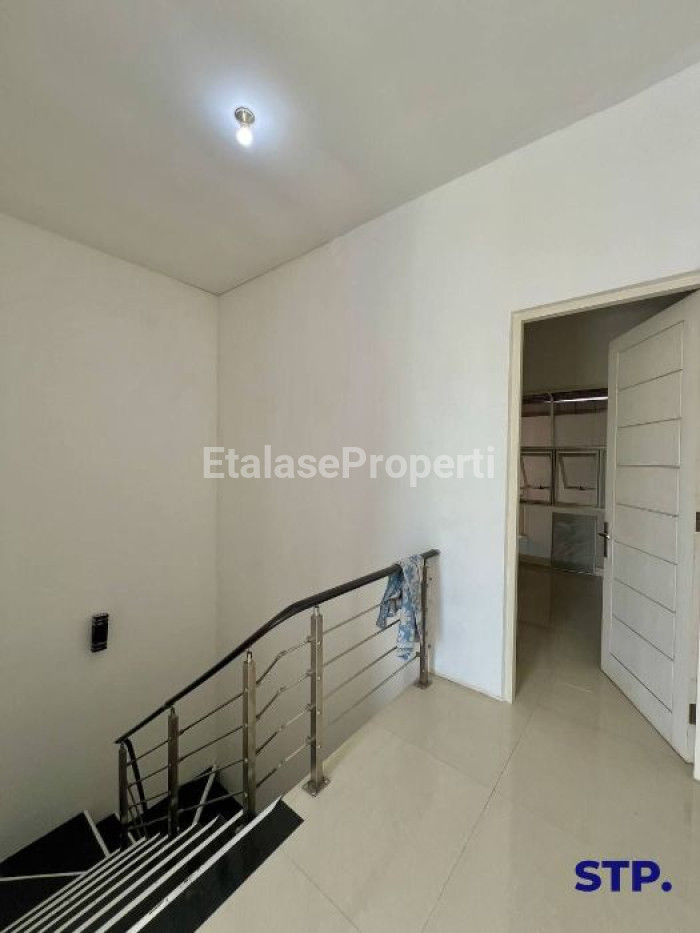 Foto properti Rumah Pakuwon City Cluster San Diego Baru Renovasi Hadap Selatan 3
