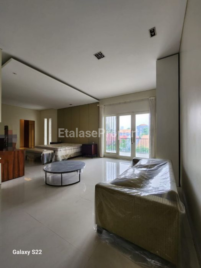 Foto properti Dijual Rumah Jemursari Timur, Bebas Banjir, Row Jalan 5 Mobil !! 2