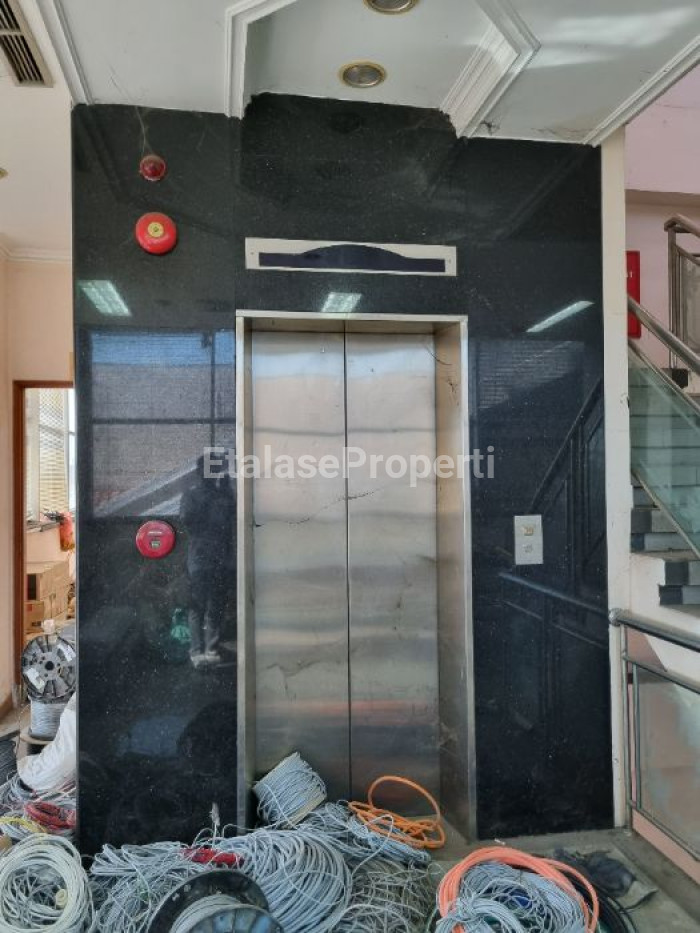 Foto properti Jual Gedung 4 Lantai  Jl. Raya Propinsi Di Tengah Kota Sidoarjo 6