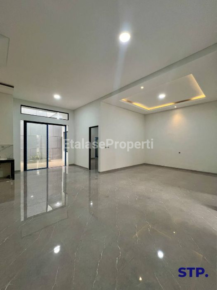Foto properti Turun Harga - Rumah Baru Di Manyar Kertoadi Lebar 10 2