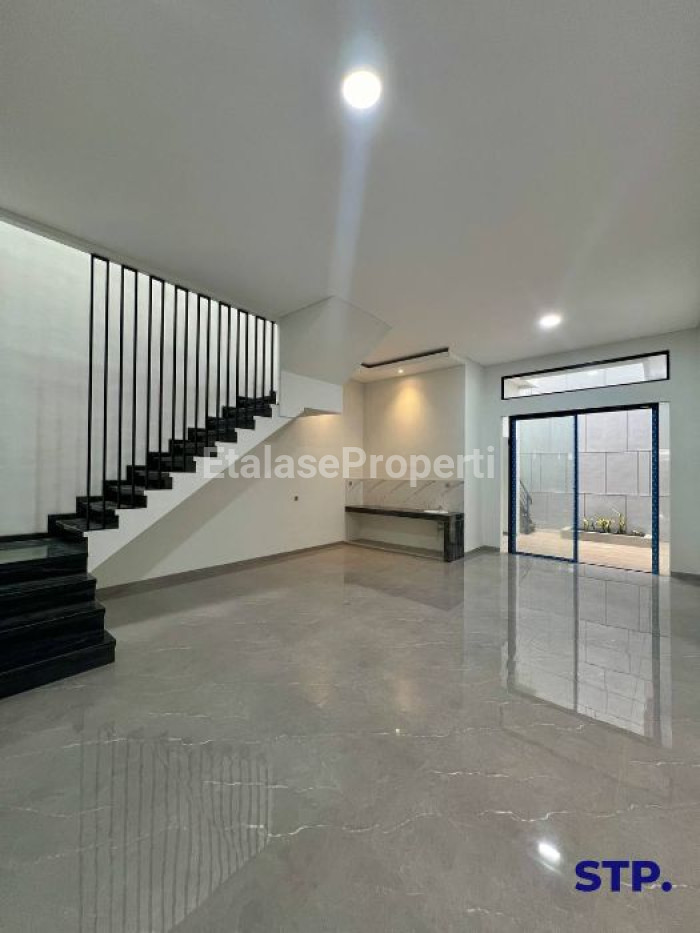 Foto properti Turun Harga - Rumah Baru Di Manyar Kertoadi Lebar 10 5