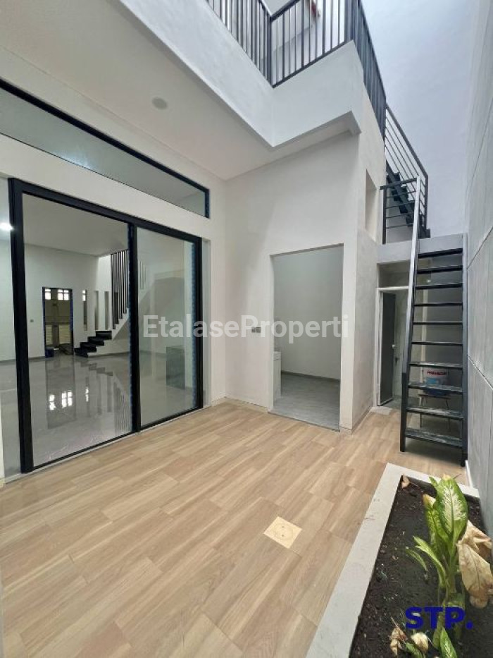 Foto properti Turun Harga - Rumah Baru Di Manyar Kertoadi Lebar 10 6