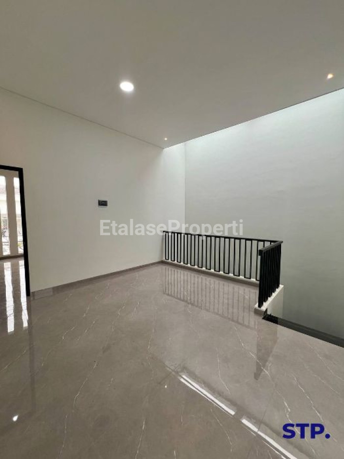 Foto properti Turun Harga - Rumah Baru Di Manyar Kertoadi Lebar 10 7