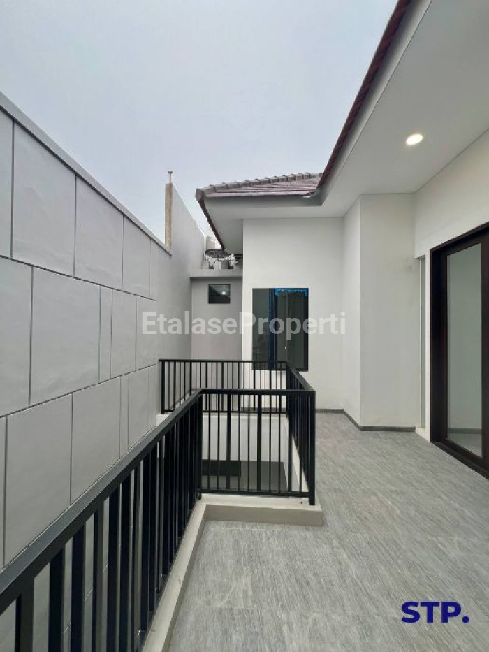 Foto properti Turun Harga - Rumah Baru Di Manyar Kertoadi Lebar 10 10