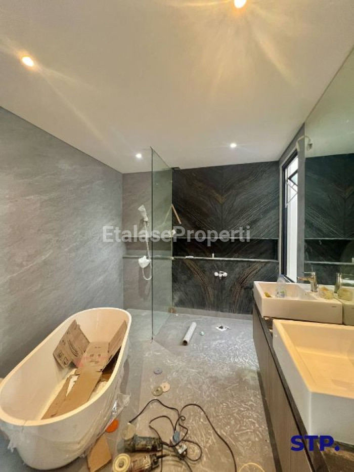 Foto properti Brand NEW, Rumah Di Citraland Luar Cluster Grand Eastwood 9