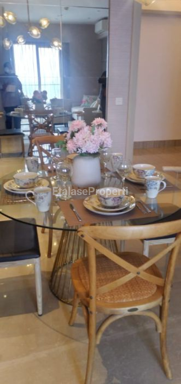 Foto properti Jual Apartemen Mewah Di One Icon Residence Tunjungan Plaza Mewah Full Furnish 2