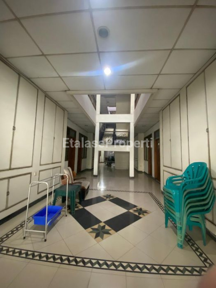 Foto properti Dijual Rumah Dan Bisnis Kos Daerah Siwalankerto Semi Furnish 1