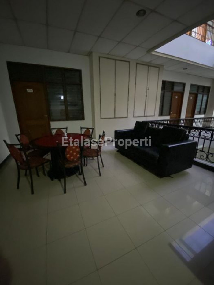 Foto properti Dijual Rumah Dan Bisnis Kos Daerah Siwalankerto Semi Furnish 2