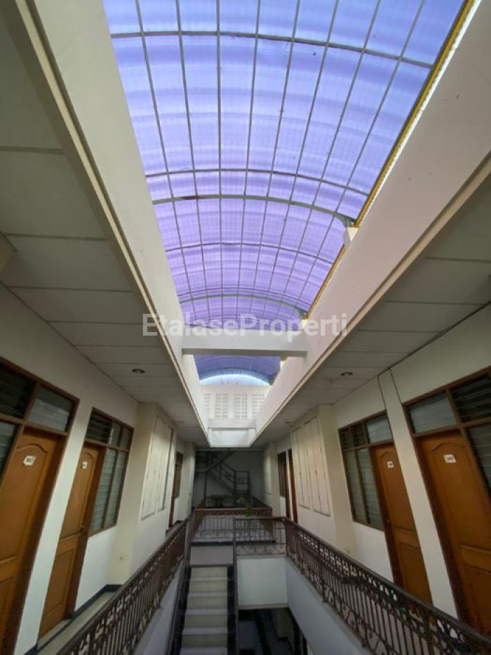 Foto properti Dijual Rumah Dan Bisnis Kos Daerah Siwalankerto Semi Furnish 3