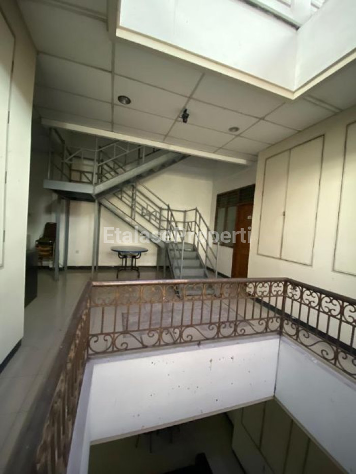 Foto properti Dijual Rumah Dan Bisnis Kos Daerah Siwalankerto Semi Furnish 4