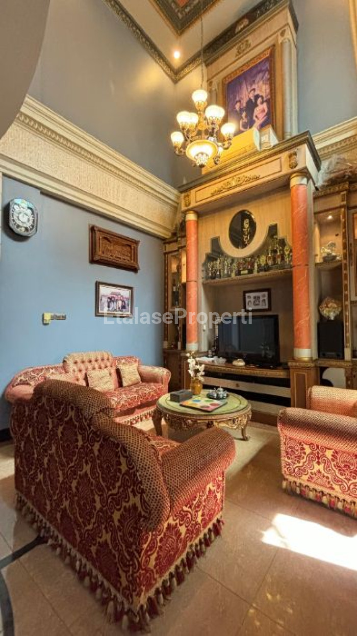 Foto properti Rumah Modern Klasik Romawi Sutorejo Prima Istimewa 8