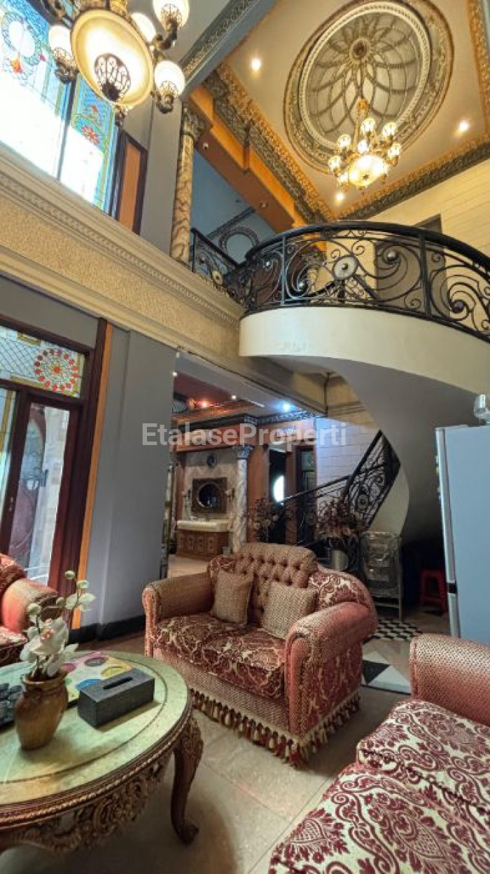 Foto properti Rumah Modern Klasik Romawi Sutorejo Prima Istimewa 10