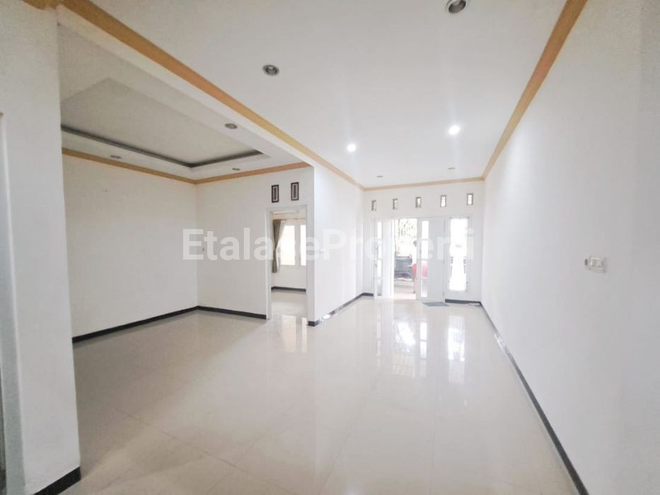 Foto properti Butuh Cepat Laku Dijual Rumah Pondok Candra Taman Jambu 2